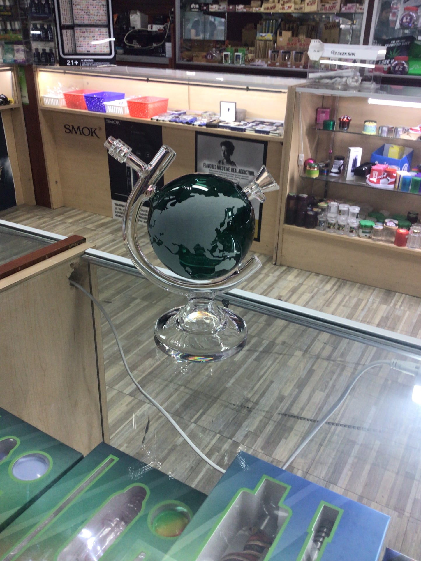Green World shape water pipe