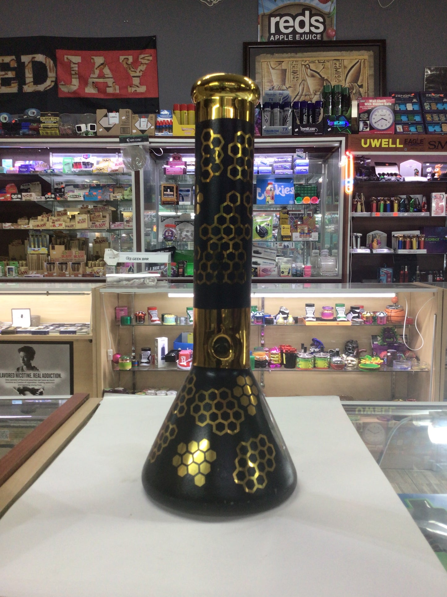 Water pipe- gold honey comb design
