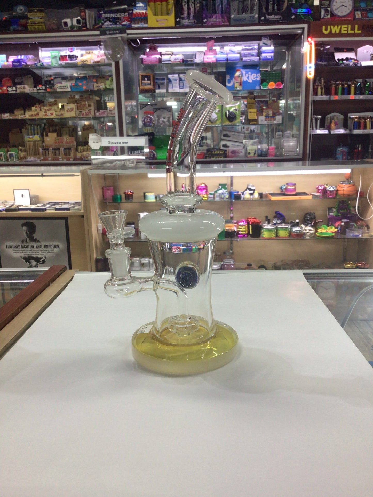 Sci-Fi GLASS water pipe- yellow