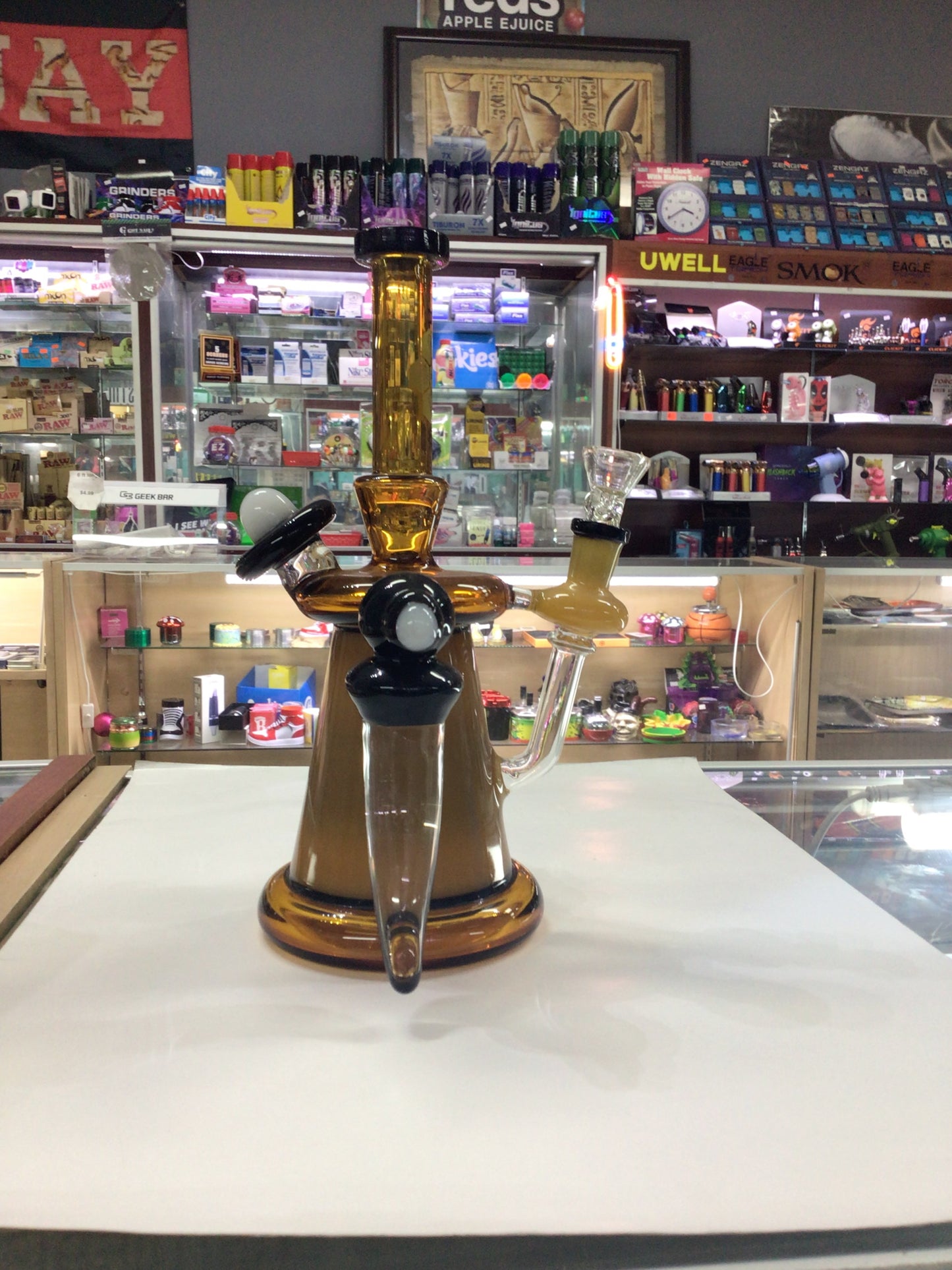 HONEYDEW GLASS water pipe- black & yellow