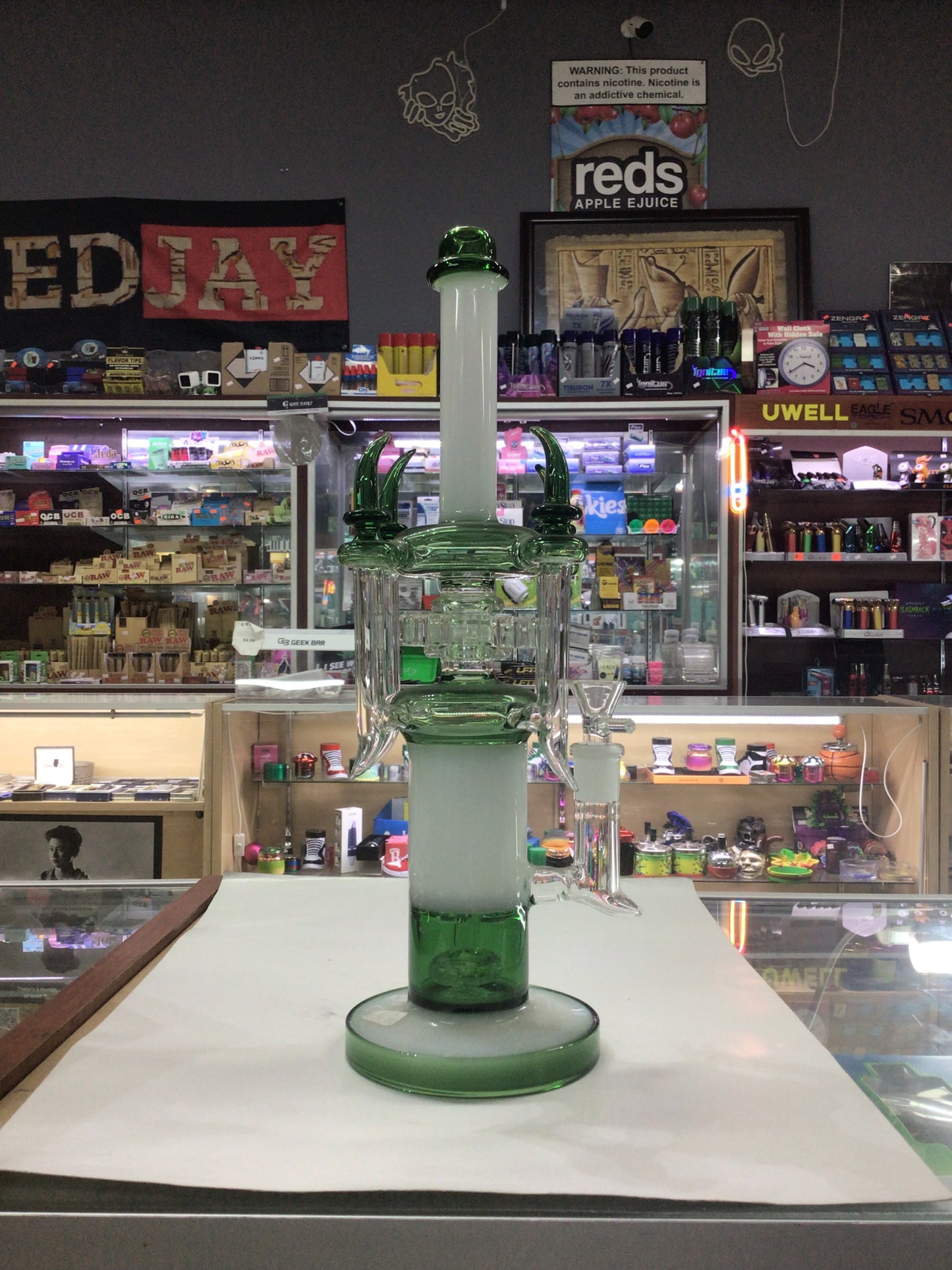 Water pipe -Green and white