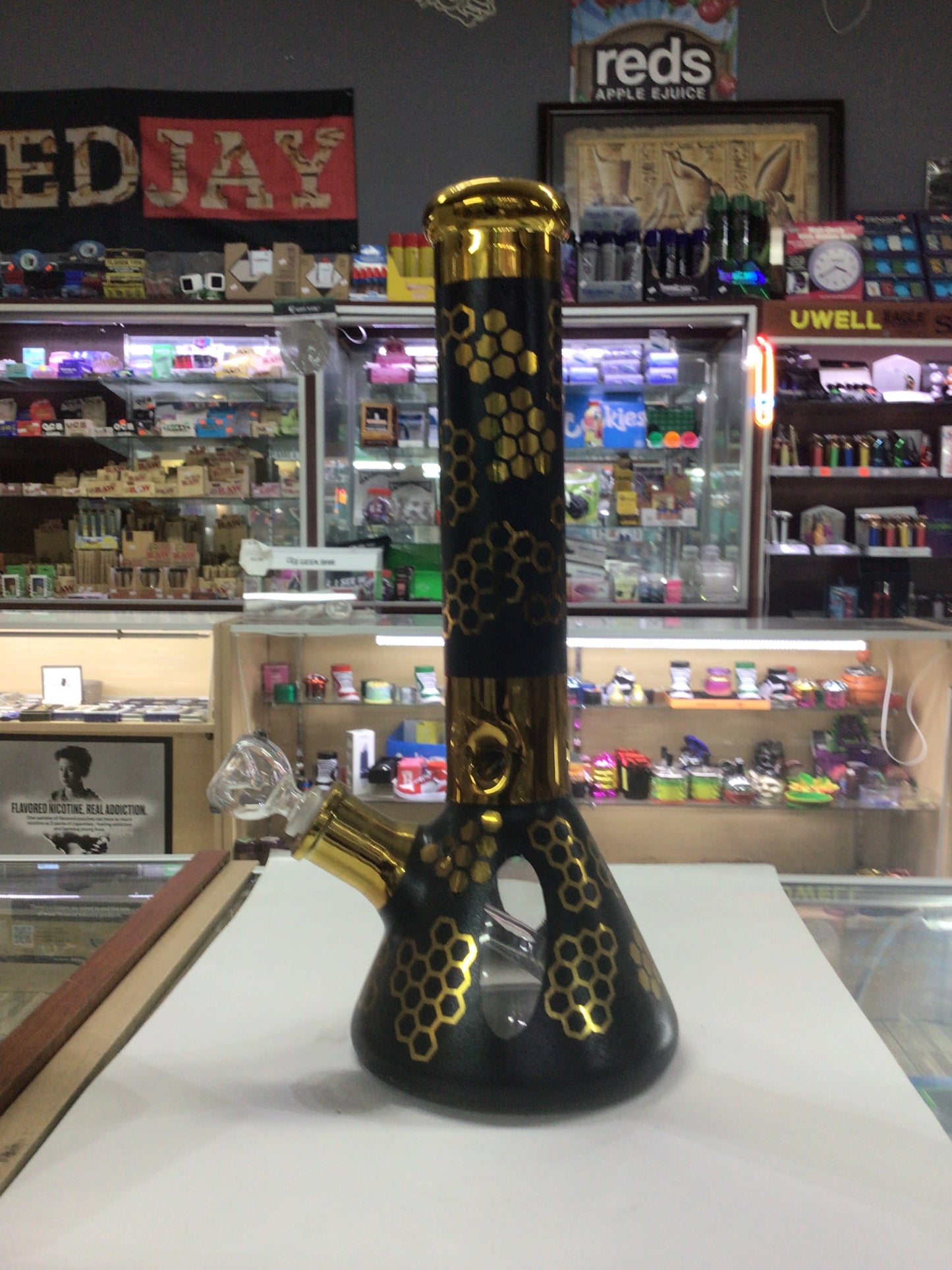 Water pipe- gold honey comb design